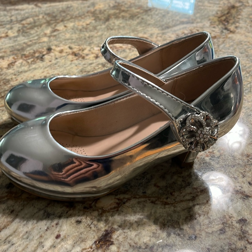Link child’s dance shoe